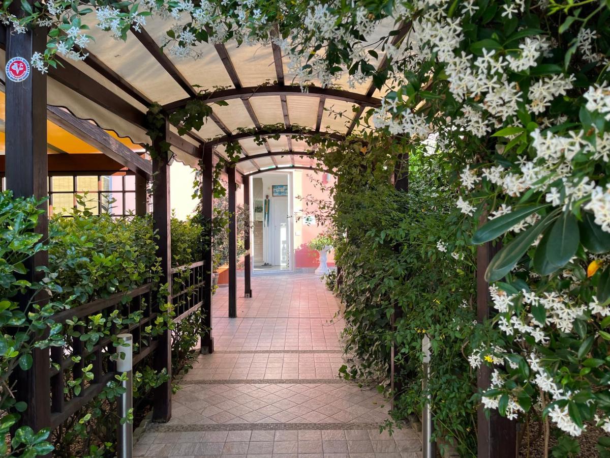 Hotel Ellymar Vada Εξωτερικό φωτογραφία